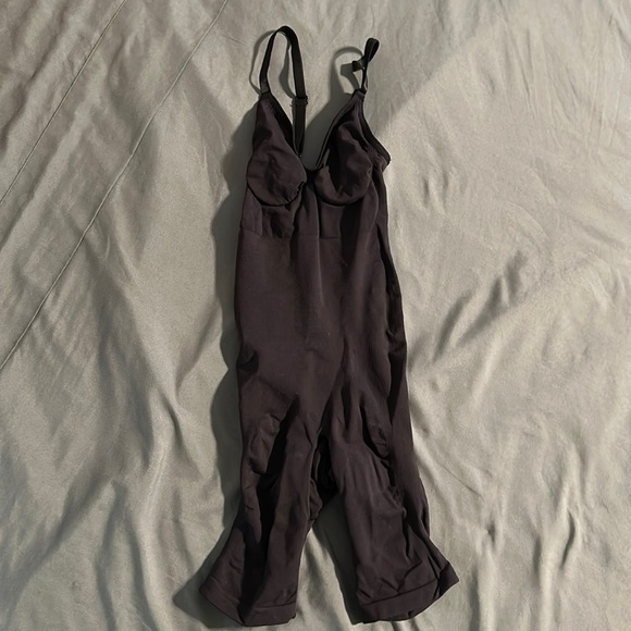 SKIMS Black SEAMLESS SCULPT MID THIGH‎ BODYSUIT Multiple sizes - Picture 3 of 7